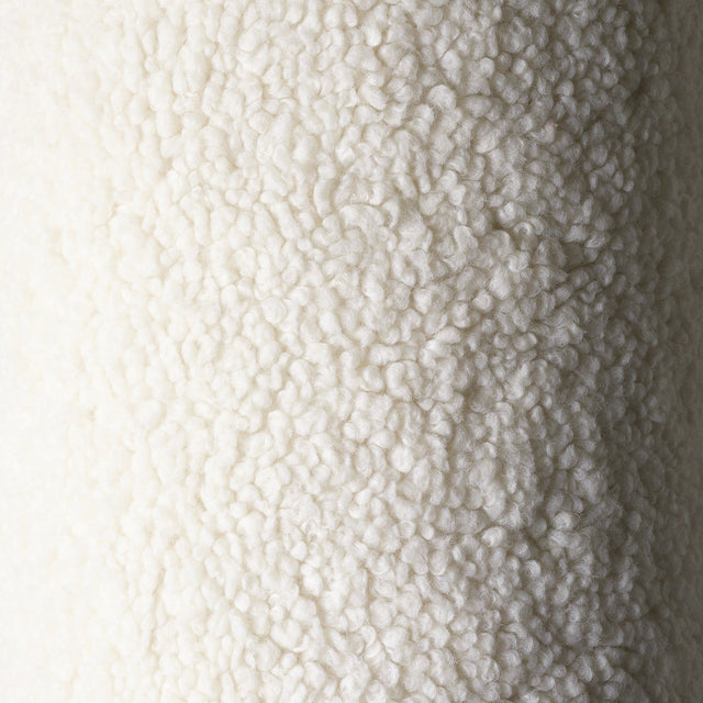 Silla Puf Infantil Silla de Borreguillo Blanco Crema con acabado blanco, acabado crema en ambiente de estilo nórdico