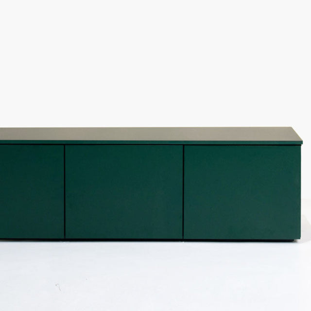 Mueble TV Nolla 150 Verde Musgo con acabado verde vista frontal para salón de estilo nórdico