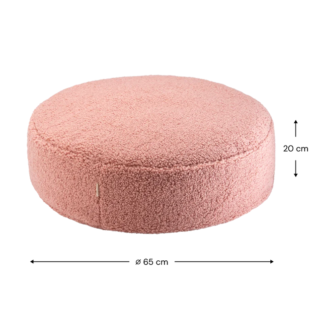 Mueble Puf Redondo de Borreguito Rosa en ambiente de estilo nórdico