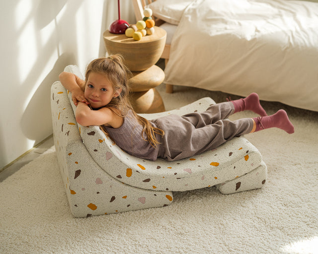 Sillón infantil tejido terrazo Luna con tejido en ambiente de estilo nórdico